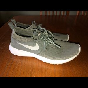 Nike tennis shoes